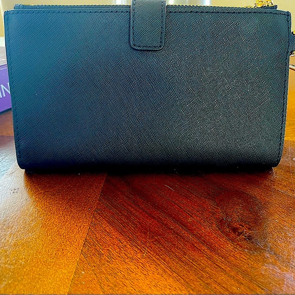 Beautiful Michael Kors Wallet double zip with separate compartments - Picture 2 of 3